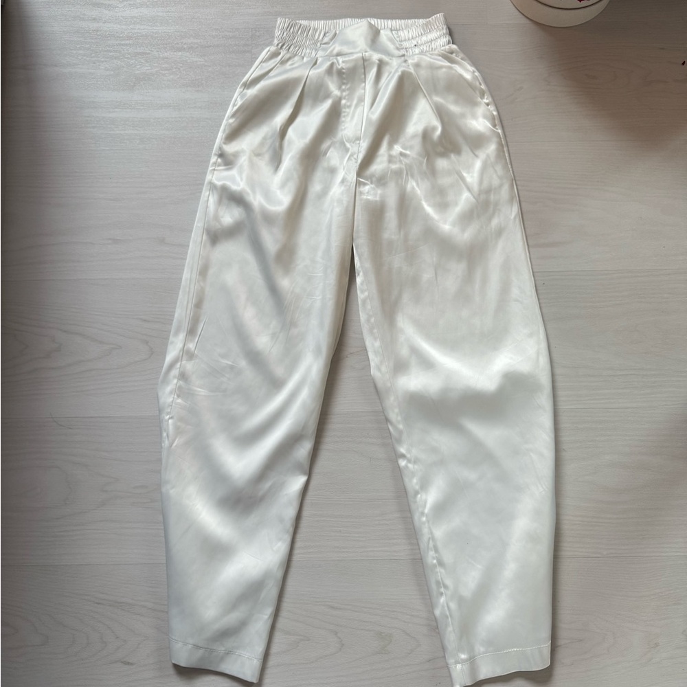 Elegant White Satin Suit Set. Wide leg pantsuit. Size s - Picture 2 of 9